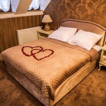 Krysztalowy Dworek Hotel Zbychowo Bagian luar foto