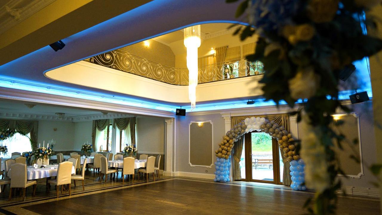 Krysztalowy Dworek Hotel Zbychowo Bagian luar foto
