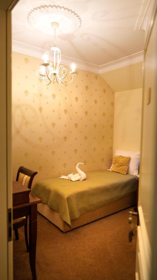 Krysztalowy Dworek Hotel Zbychowo Bagian luar foto