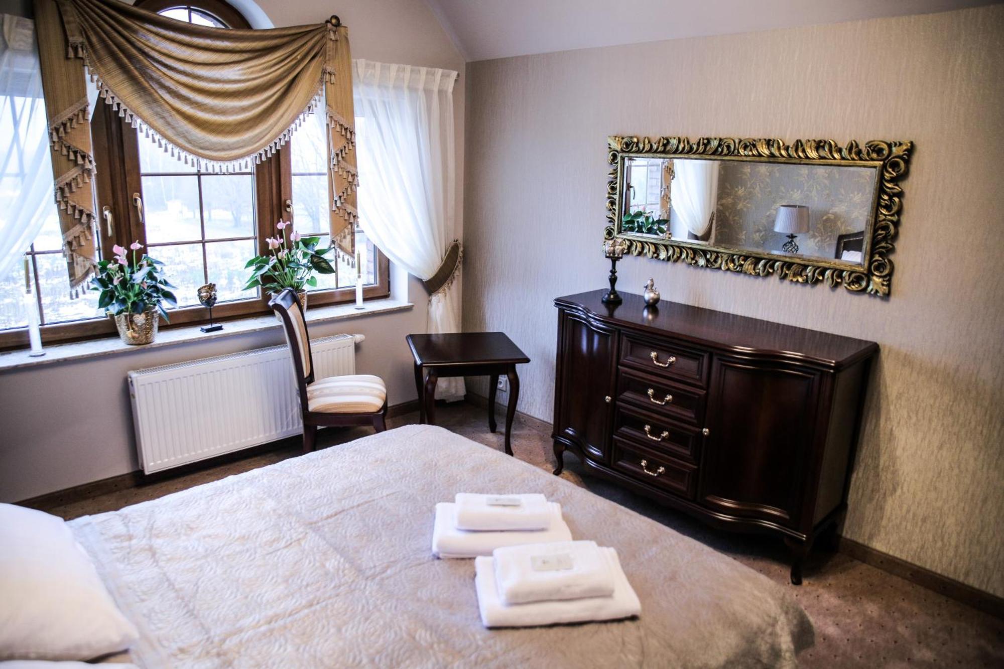 Krysztalowy Dworek Hotel Zbychowo Bagian luar foto