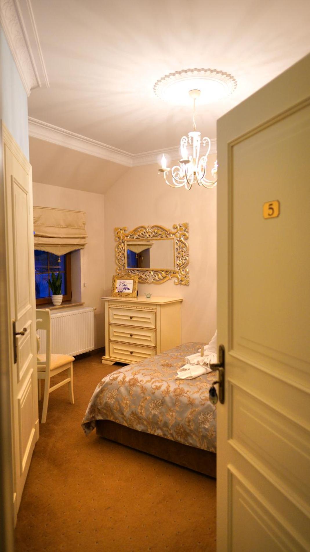 Krysztalowy Dworek Hotel Zbychowo Bagian luar foto