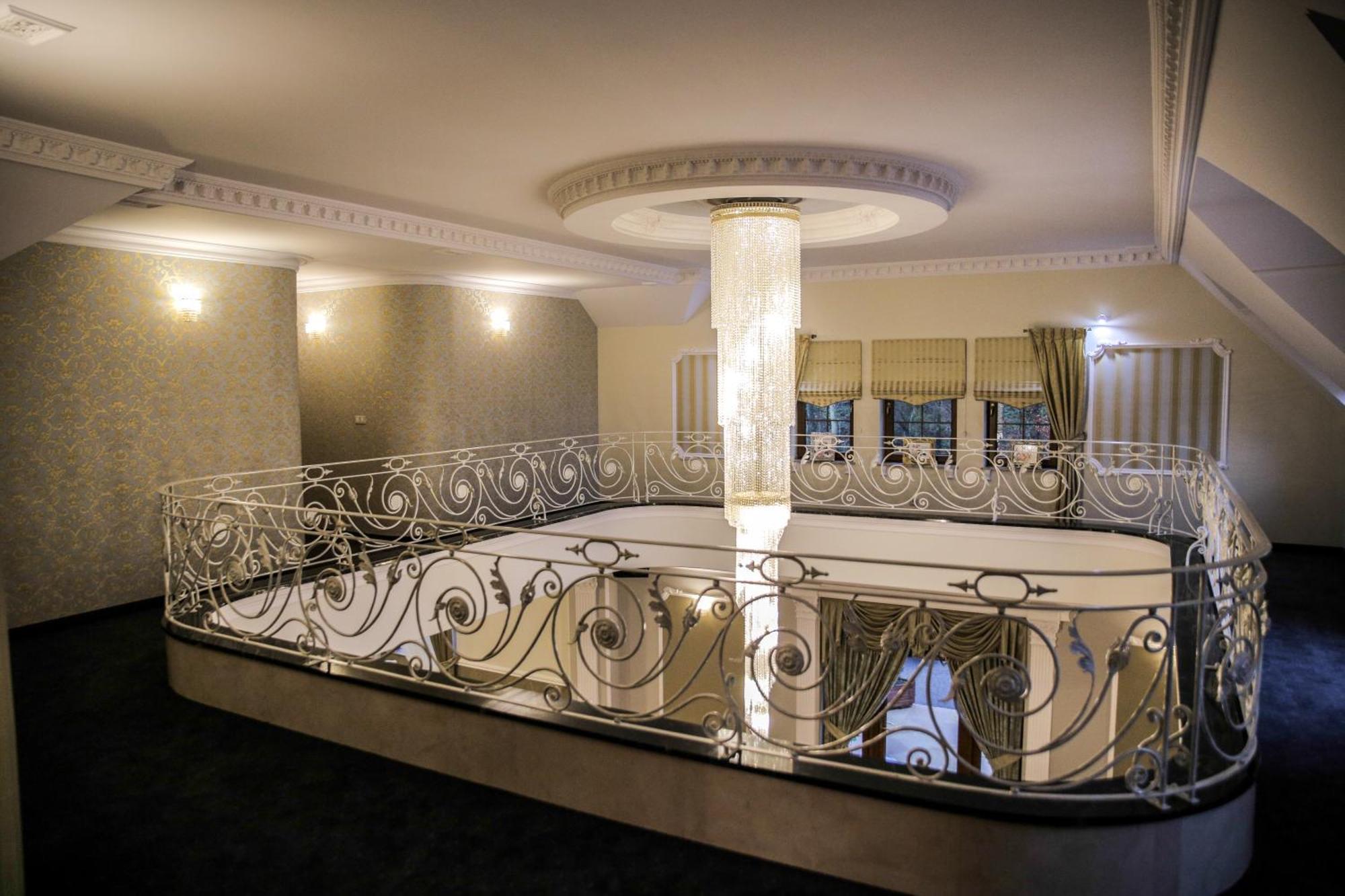 Krysztalowy Dworek Hotel Zbychowo Bagian luar foto
